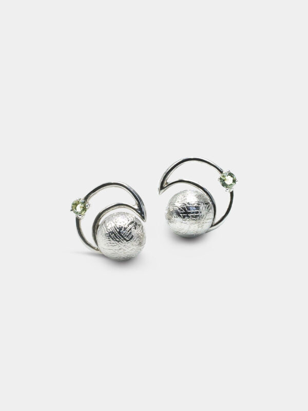 Crescent Muonionalusta Stud Earrings